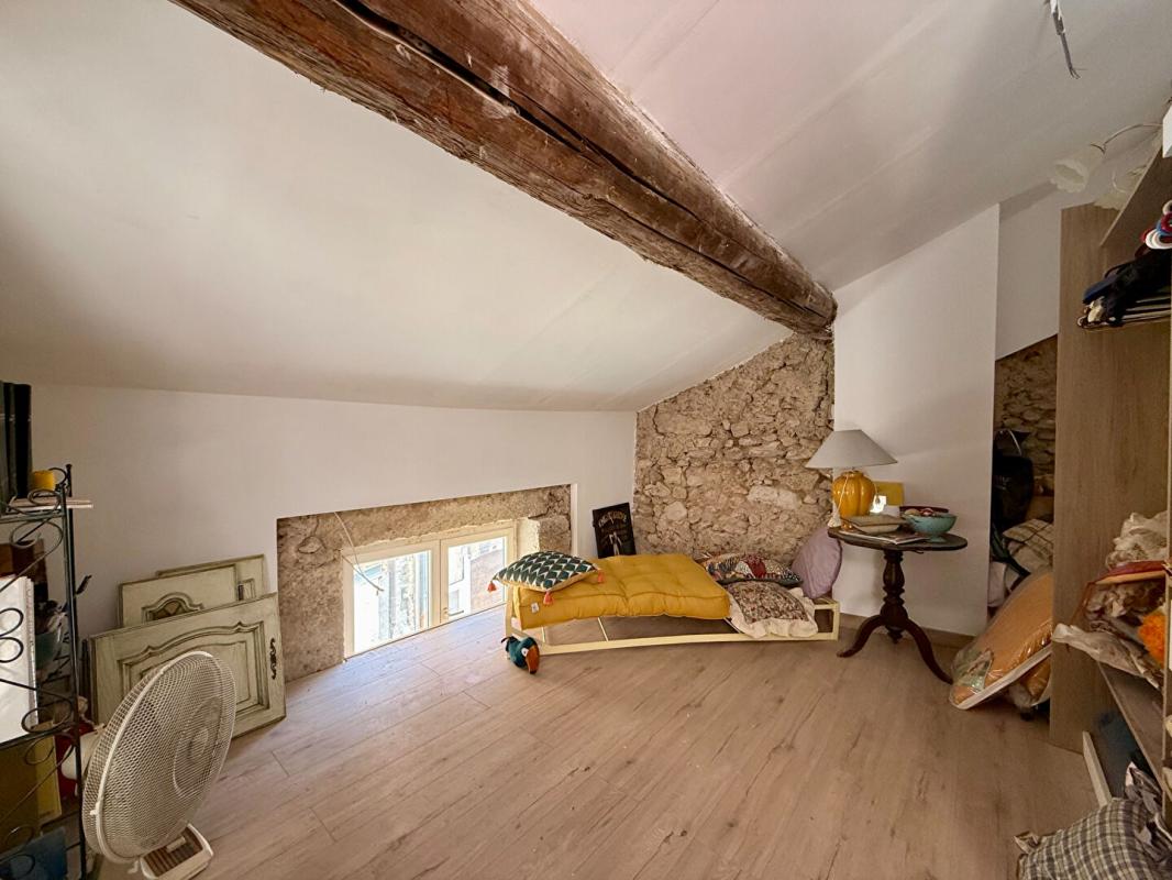 PUISSERGUIER Maison avec appartement, garage et cour à Puisserguier 15