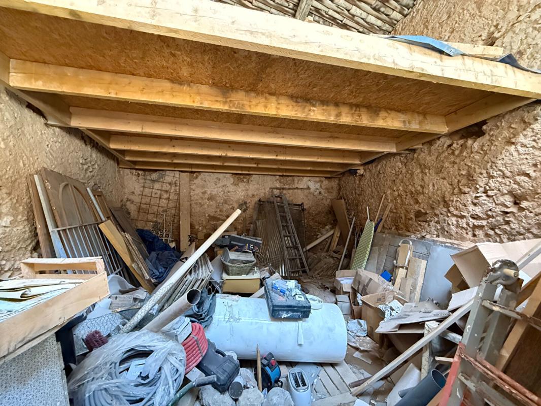 PUISSERGUIER Maison avec appartement, garage et cour à Puisserguier 17