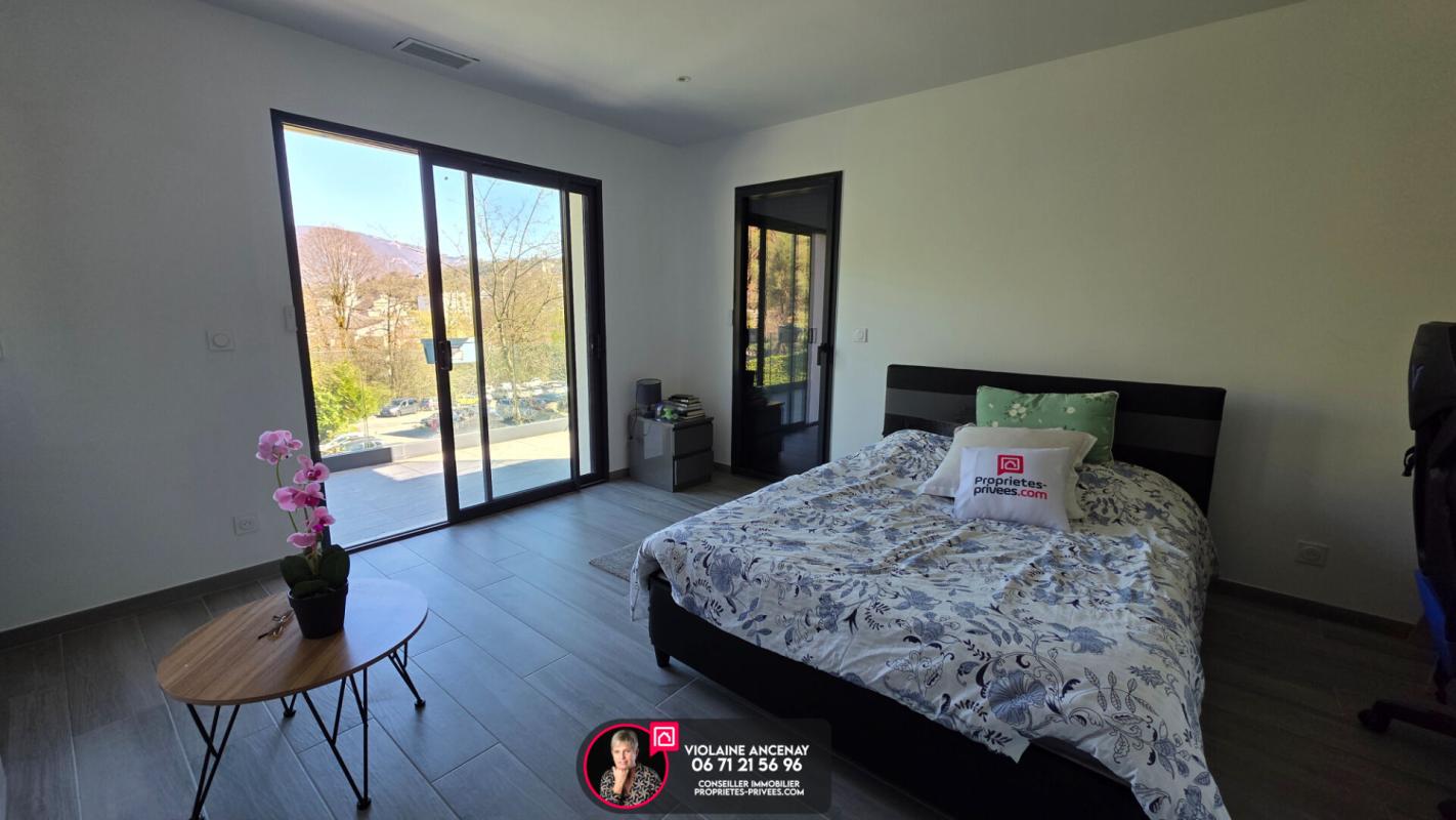 CHAMBERY Villa contemporaine avec vue, à deux pas du centre de Chambéry 10