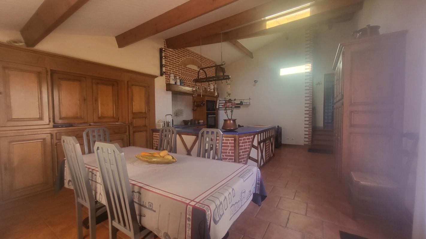 CASTELMAYRAN Maison Castelmayran 10 pièce(s) 255 m2 14