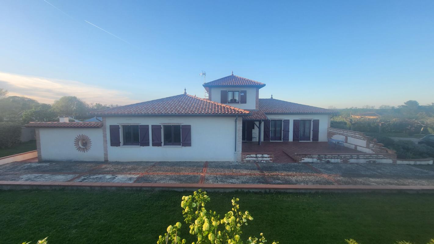 CASTELMAYRAN Maison Castelmayran 10 pièce(s) 255 m2 2