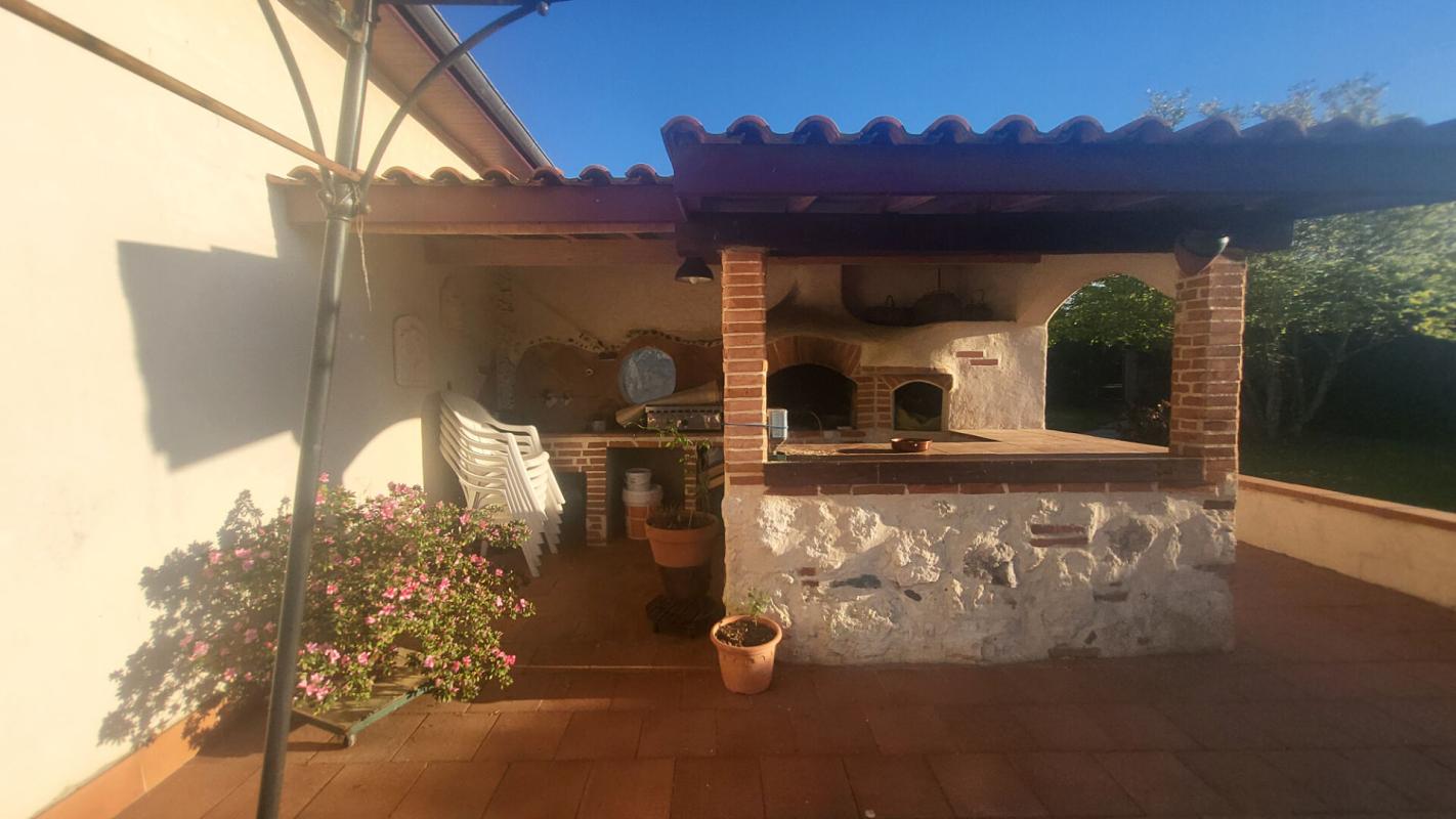 CASTELMAYRAN Maison Castelmayran 10 pièce(s) 255 m2 4