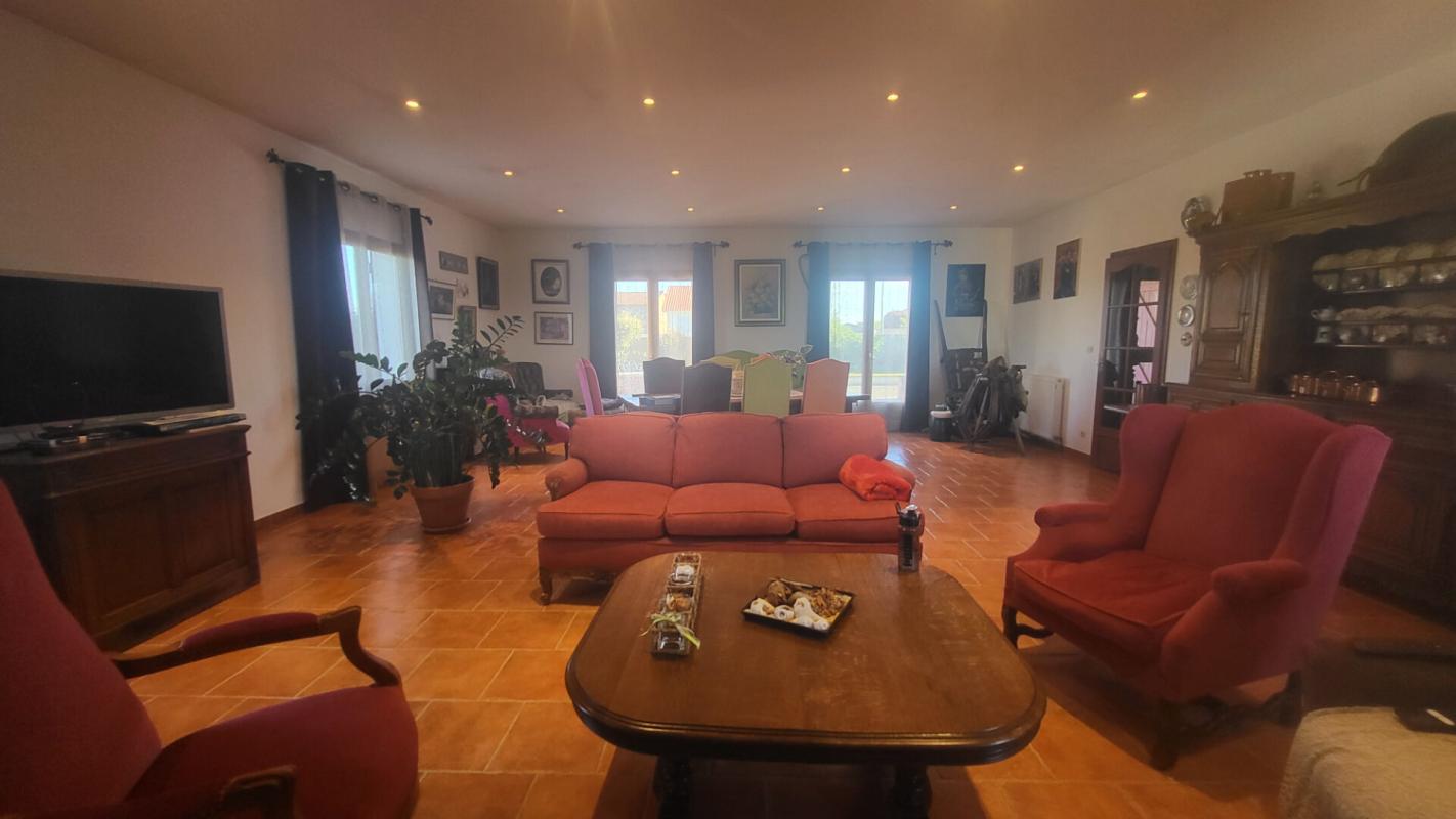 CASTELMAYRAN Maison Castelmayran 10 pièce(s) 255 m2 5