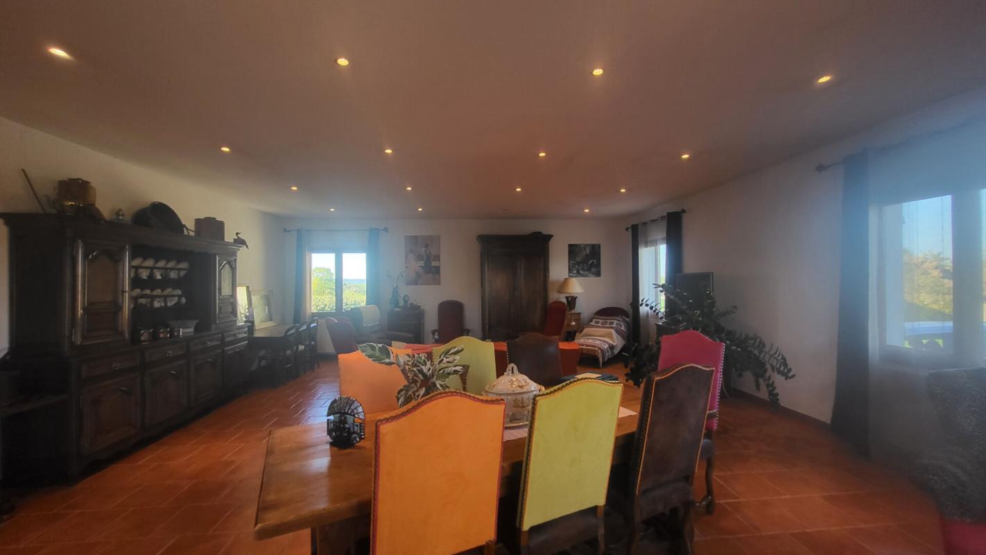 CASTELMAYRAN Maison Castelmayran 10 pièce(s) 255 m2 6