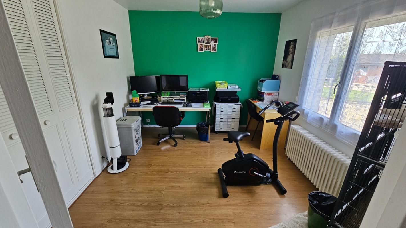 HOUDAN Houdan 1 mn / Maison familiale et lumineuse / 5 chambres 10