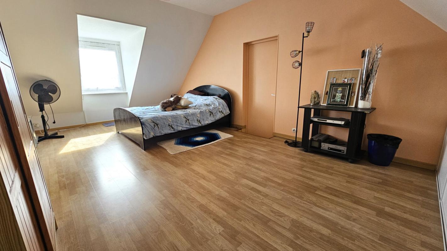 HOUDAN Houdan 1 mn / Maison familiale et lumineuse / 5 chambres 12