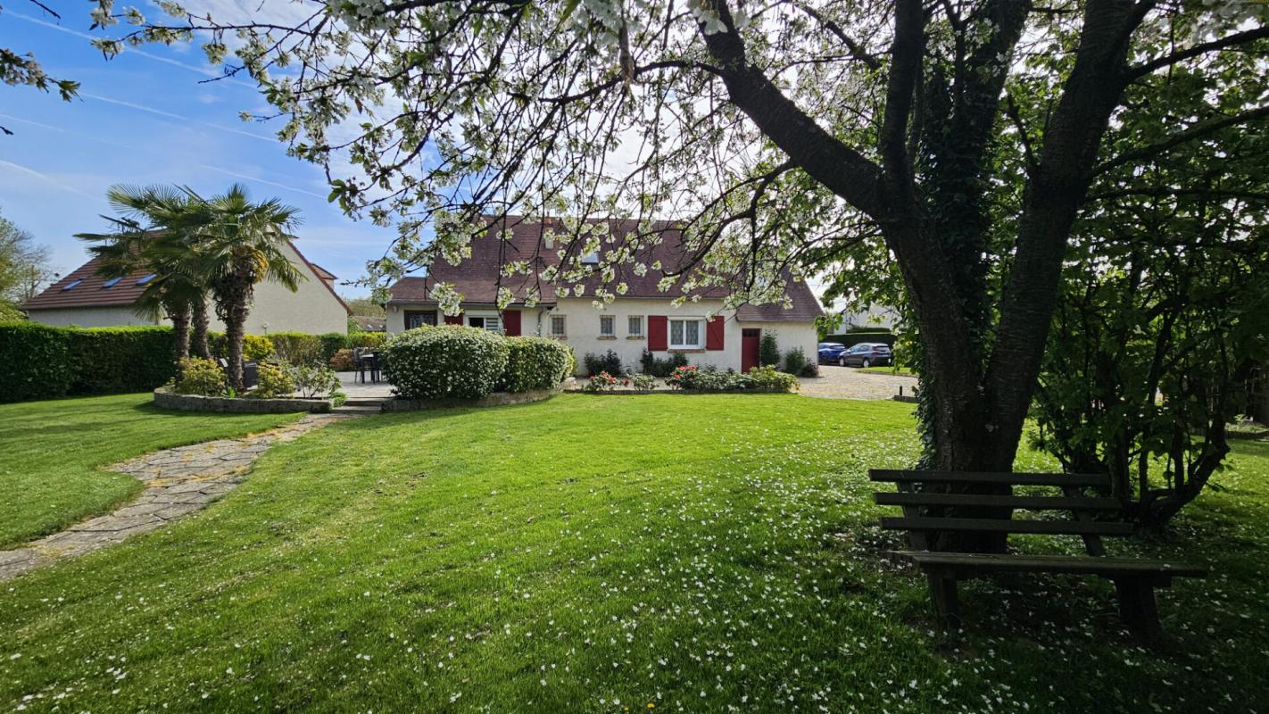 HOUDAN Houdan 1 mn / Maison familiale et lumineuse / 5 chambres 3