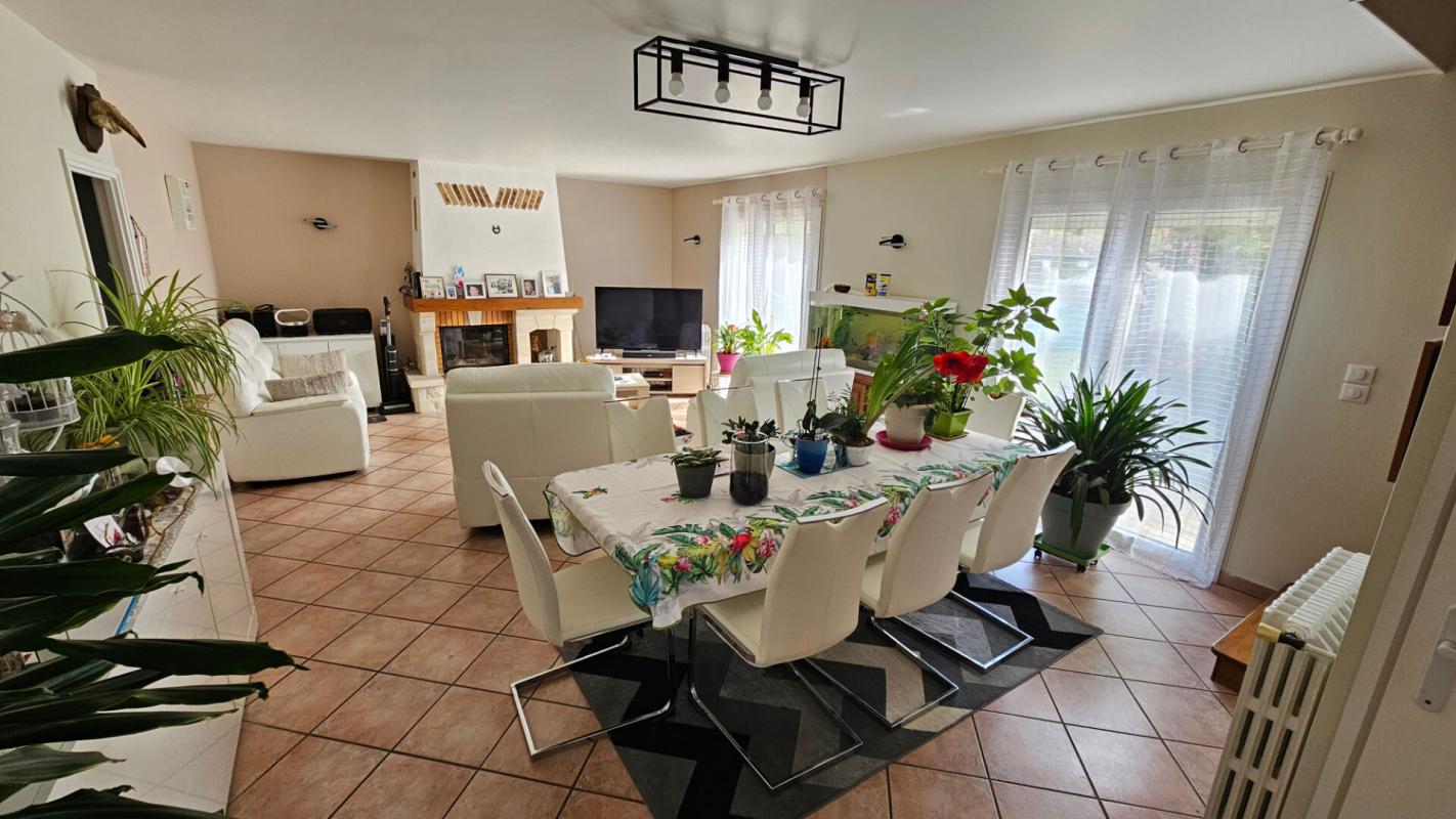 HOUDAN Houdan 1 mn / Maison familiale et lumineuse / 5 chambres 6