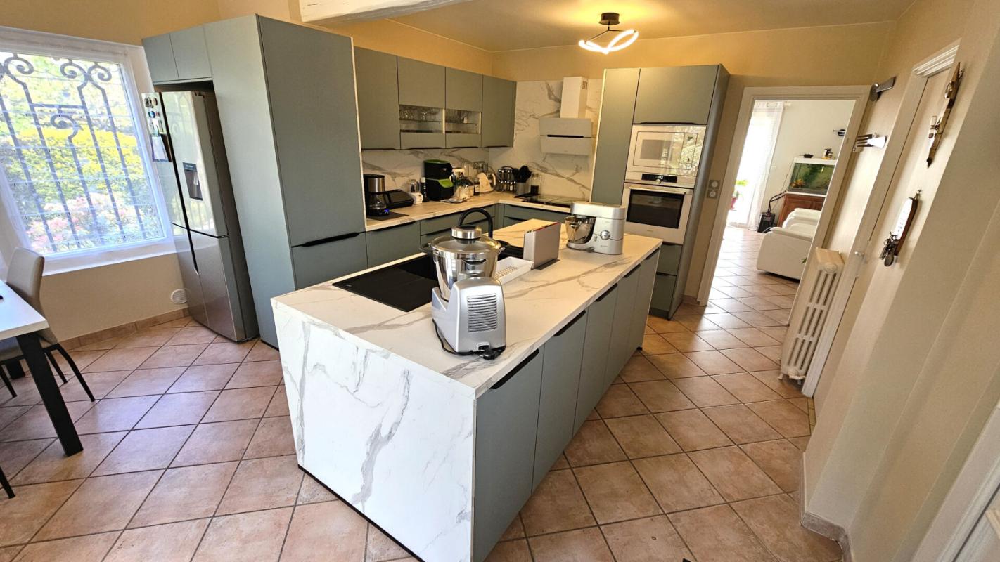 HOUDAN Houdan 1 mn / Maison familiale et lumineuse / 5 chambres 8