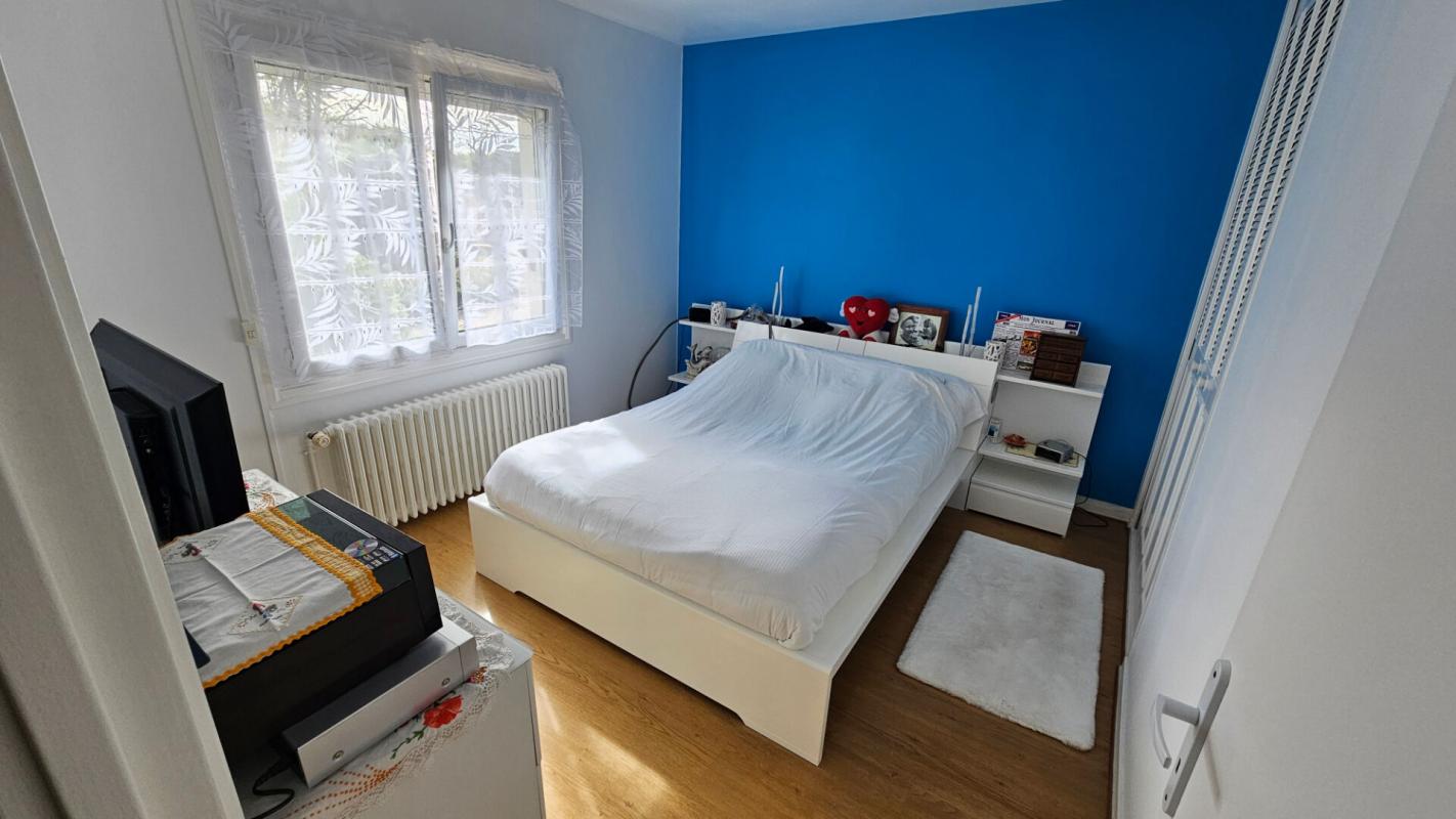 HOUDAN Houdan 1 mn / Maison familiale et lumineuse / 5 chambres 9