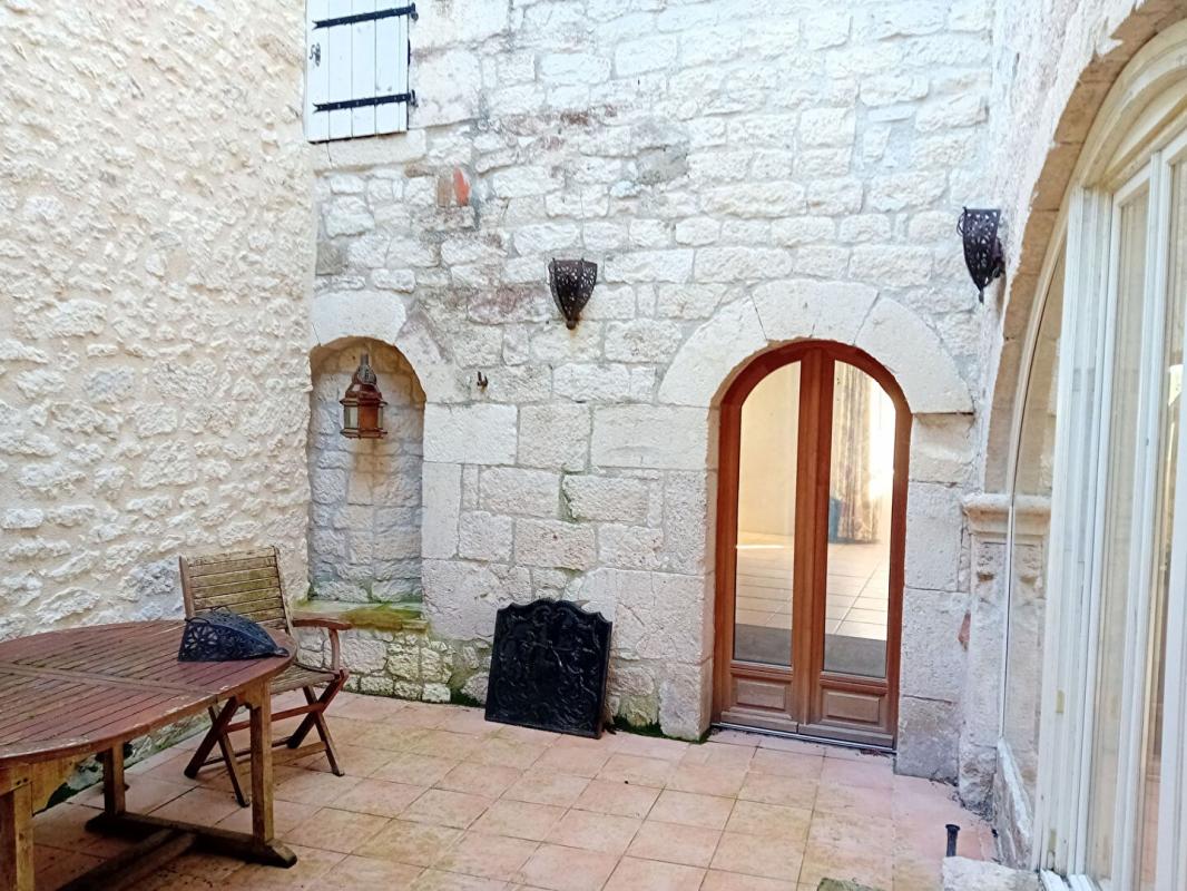 SAINT-BEAUZILE Maison 6 pièces 106m² piscine 10