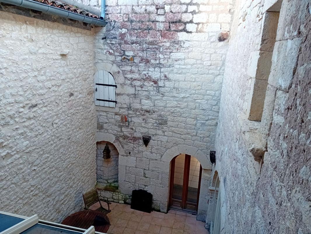 SAINT-BEAUZILE Maison 6 pièces 106m² piscine 15