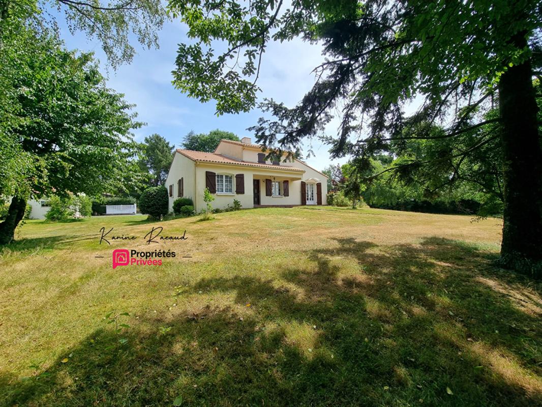 FOUGERE Maison Fougeré 7 pièce(s) 174 m2 , piscine 16