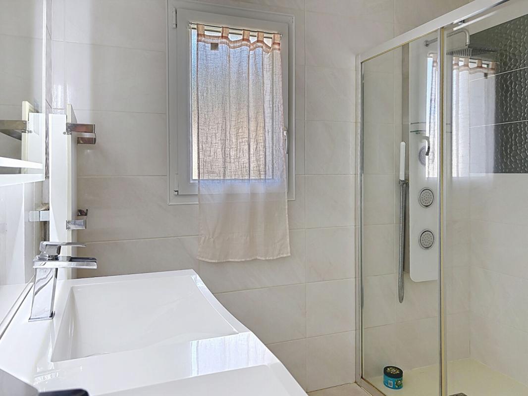 FERRIERES Plain-pied 2019 - 79 m² - 2 chambres - Grand terrain constructible et divisible 8