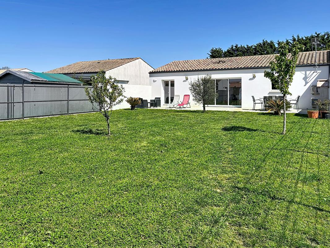 FERRIERES Plain-pied 2019 - 79 m² - 2 chambres - Grand terrain constructible et divisible 9