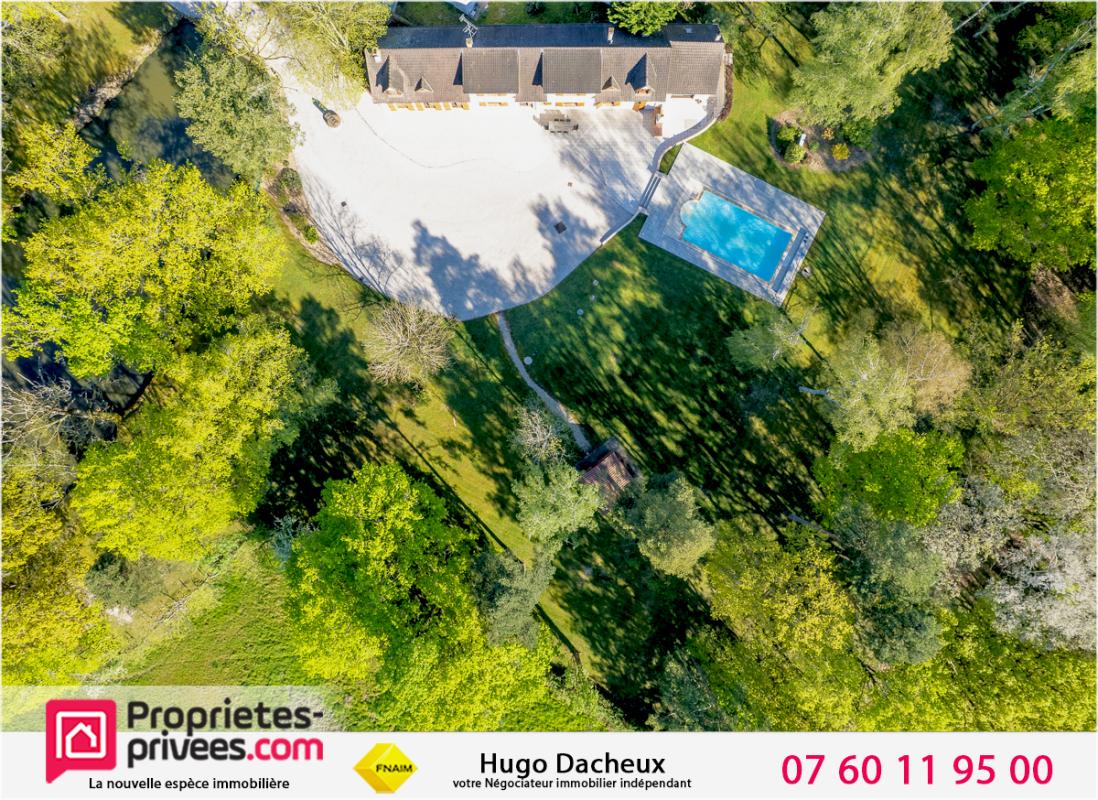 VIERZON Maison Vierzon 245.35 m2 - 9 pièces - 6 chambres - 1