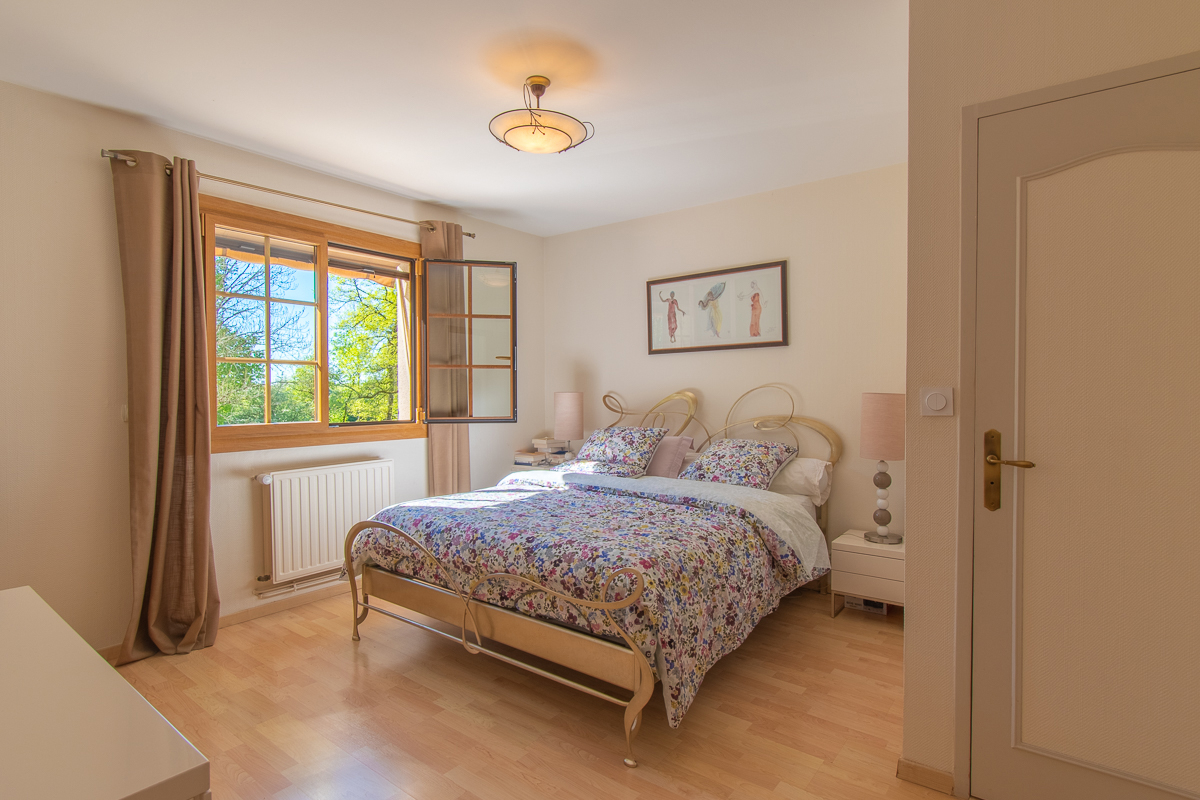 VIERZON Maison Vierzon 245.35 m2 - 9 pièces - 6 chambres - 10