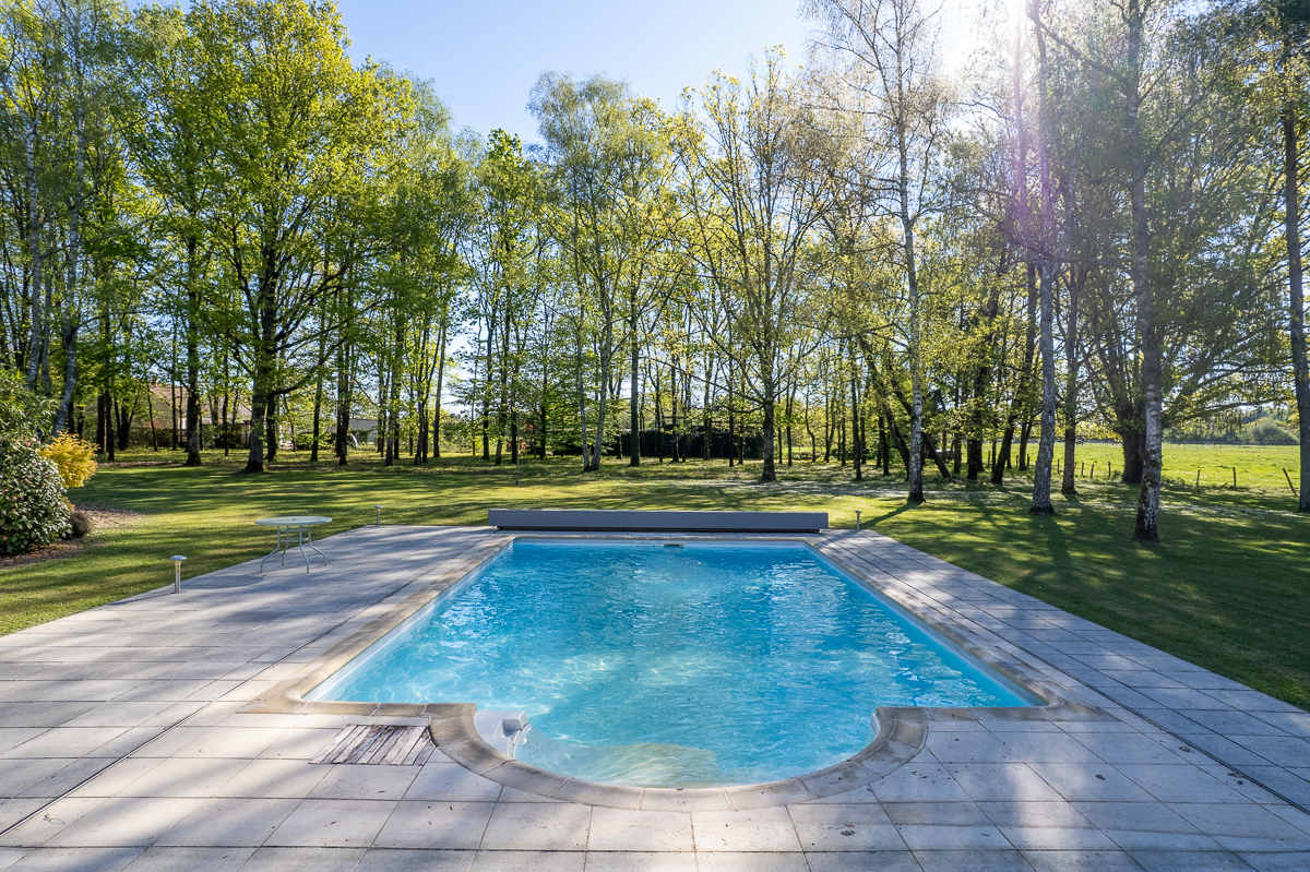 VIERZON Maison Vierzon 245.35 m2 - 9 pièces - 6 chambres - 2