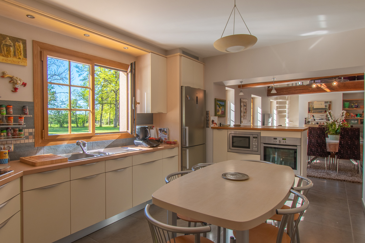 VIERZON Maison Vierzon 245.35 m2 - 9 pièces - 6 chambres - 8