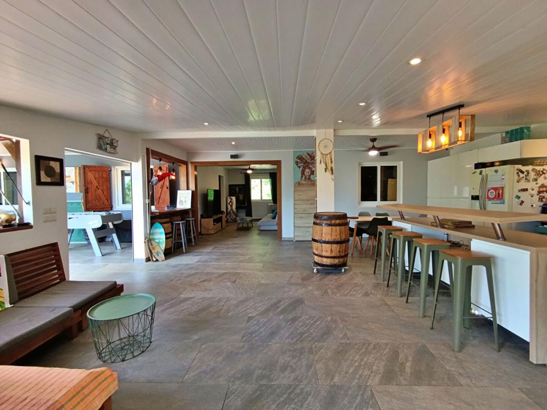 SAINTE-MARIE Villa F5 de standing de 268 m² - vue mer avec jacuzzi à Sainte-Marie 13