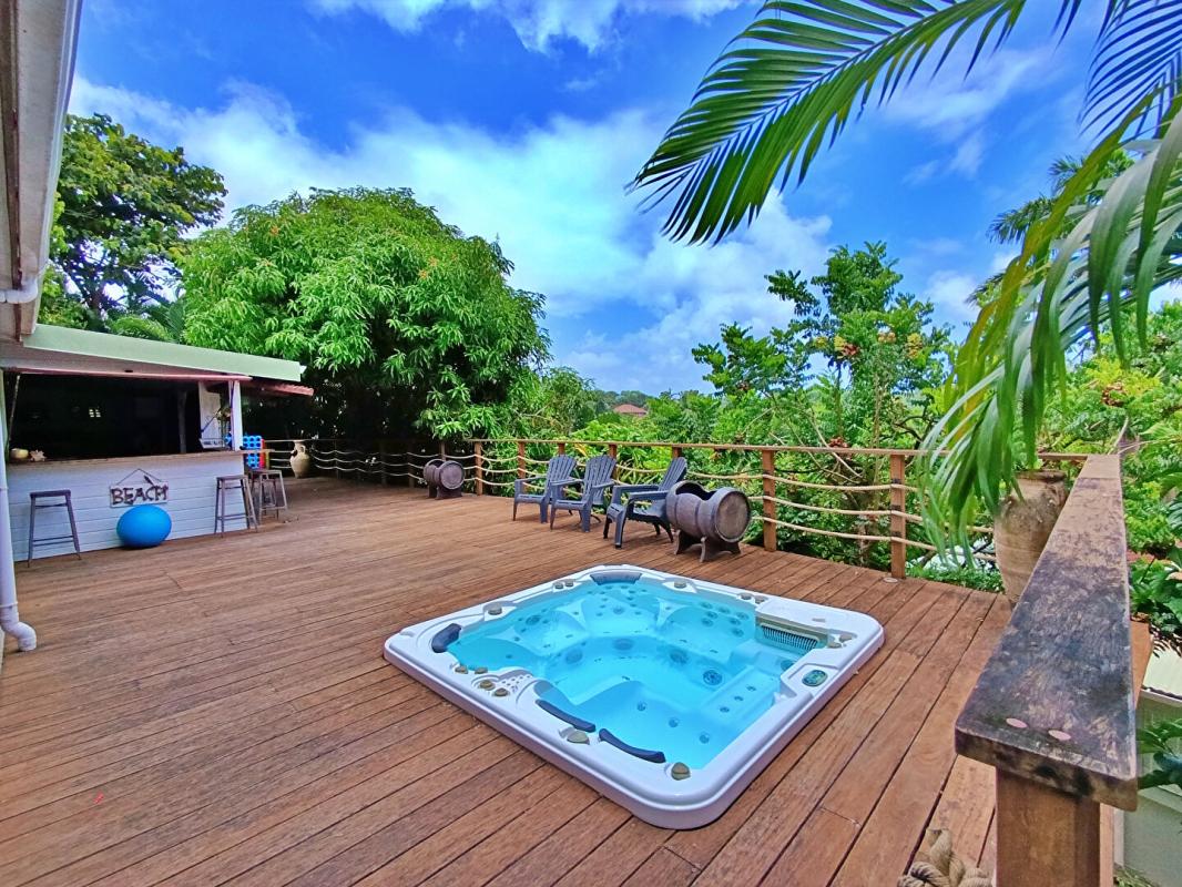 SAINTE-MARIE Villa F5 de standing de 268 m² - vue mer avec jacuzzi à Sainte-Marie 5