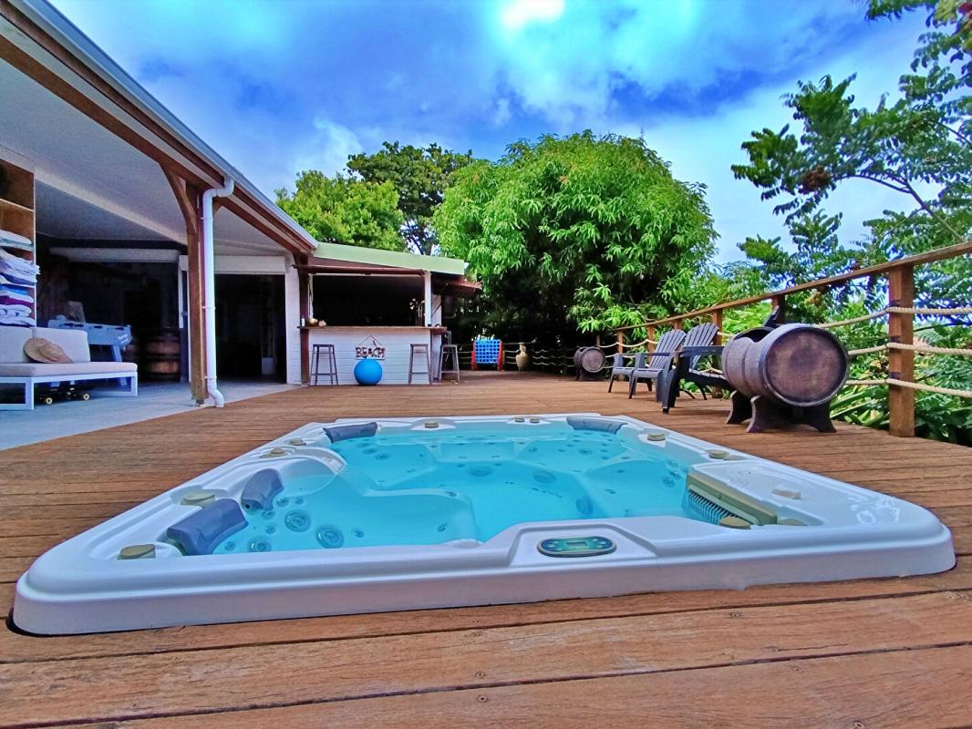 SAINTE-MARIE Villa F5 de standing de 268 m² - vue mer avec jacuzzi à Sainte-Marie 6