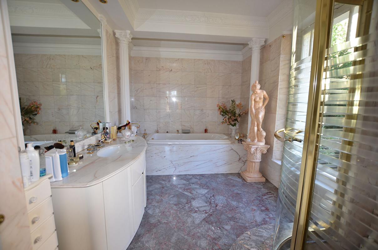 SAINTE-GENEVIEVE-DES-BOIS Maison 8 pièce(s) 205 m² (2 logements séparés) 10