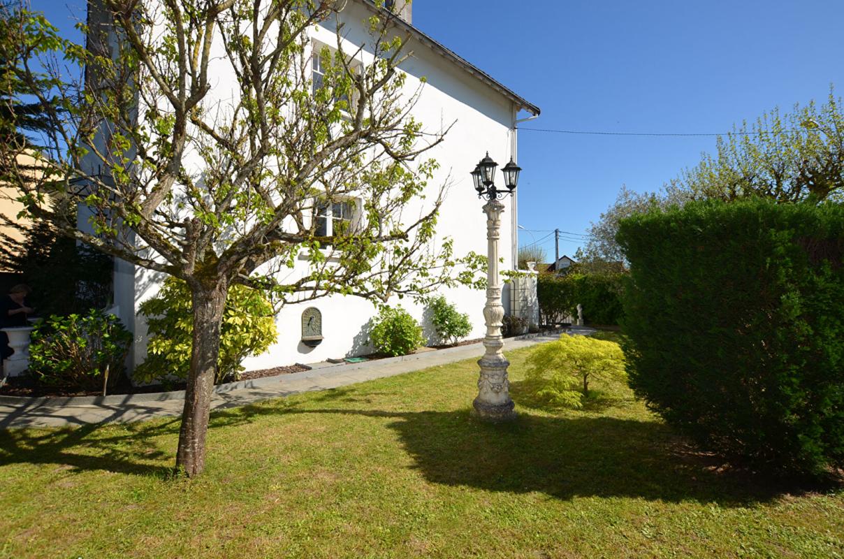 SAINTE-GENEVIEVE-DES-BOIS Maison 8 pièce(s) 205 m² (2 logements séparés) 12