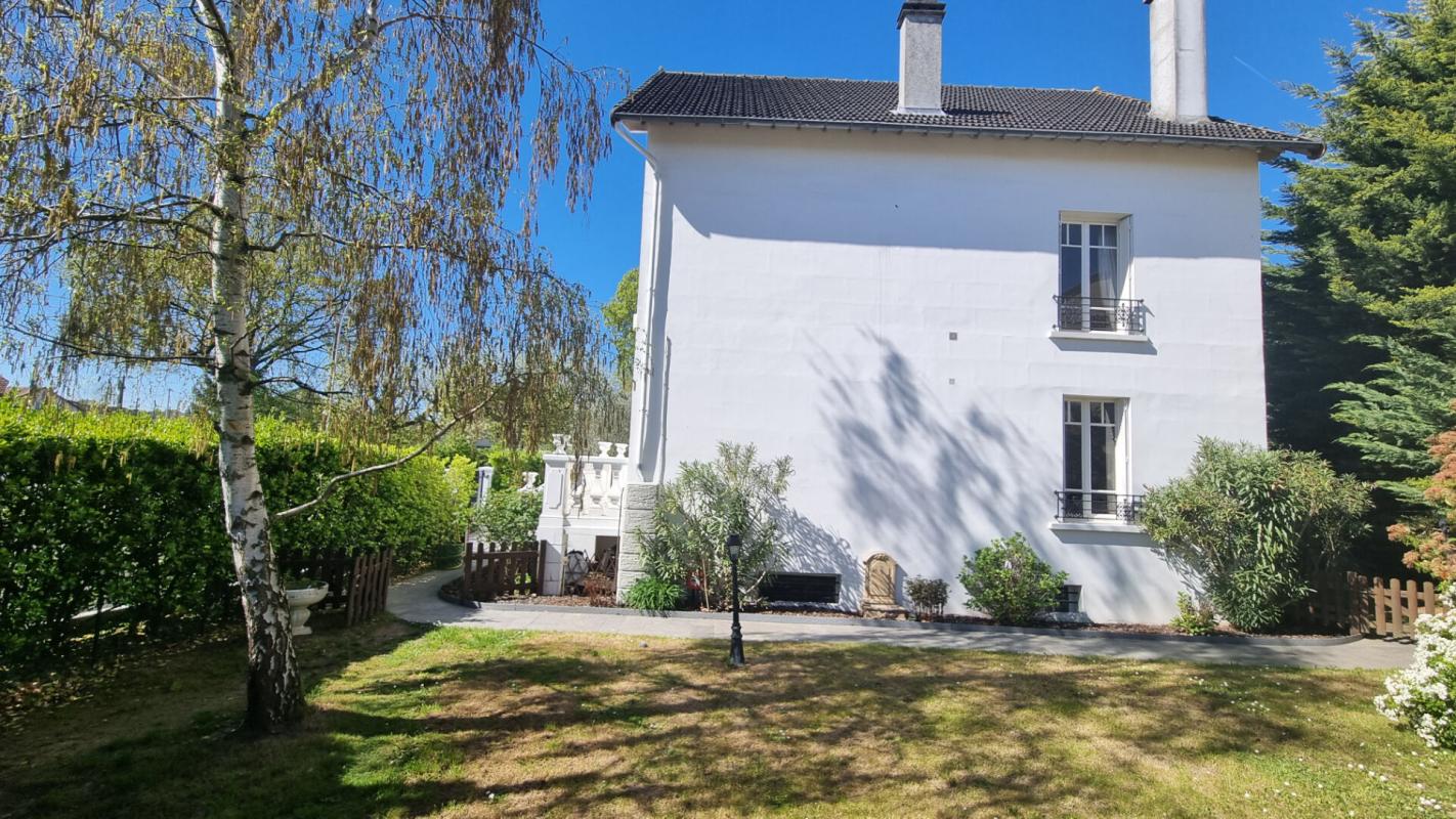 SAINTE-GENEVIEVE-DES-BOIS Maison 8 pièce(s) 205 m² (2 logements séparés) 14