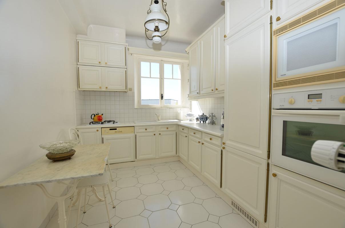 SAINTE-GENEVIEVE-DES-BOIS Maison 8 pièce(s) 205 m² (2 logements séparés) 5