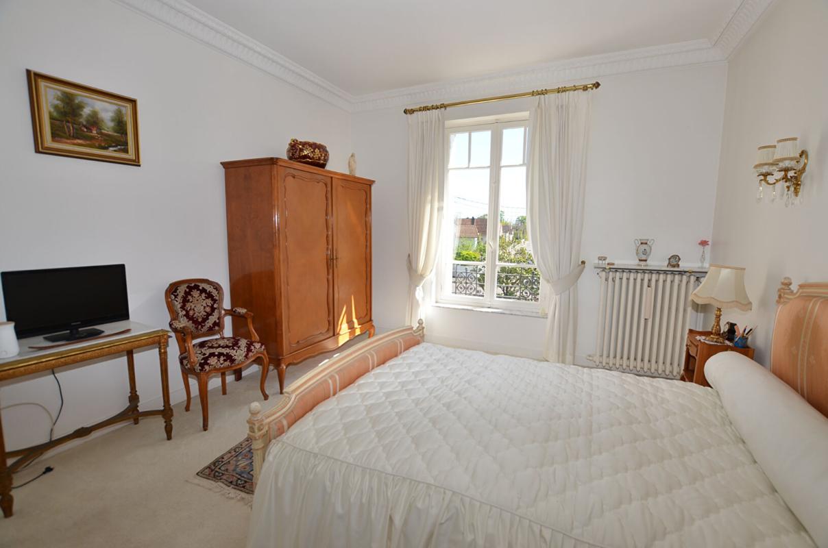 SAINTE-GENEVIEVE-DES-BOIS Maison 8 pièce(s) 205 m² (2 logements séparés) 7