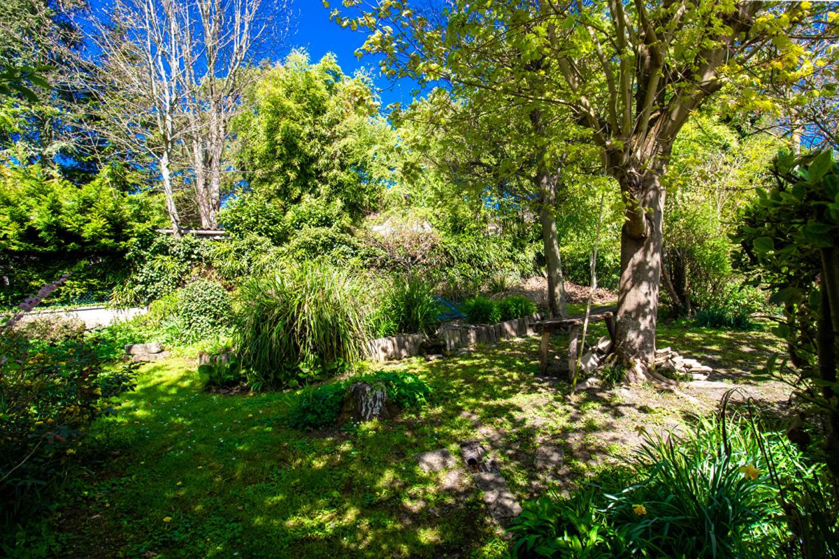 THORIGNY-SUR-MARNE Maison Thorigny Sur Marne 7 pièce(s) 1646 m2 18