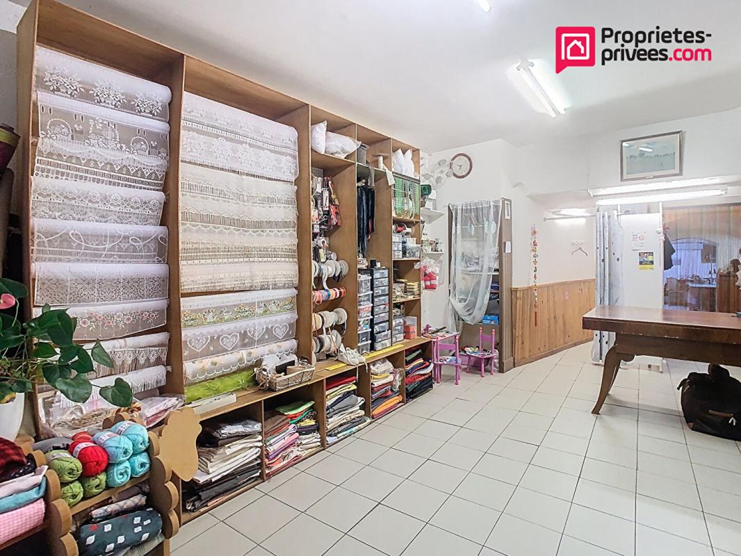 LE VIGAN Local Le Vigan 3 pièce(s) 81 m2 2