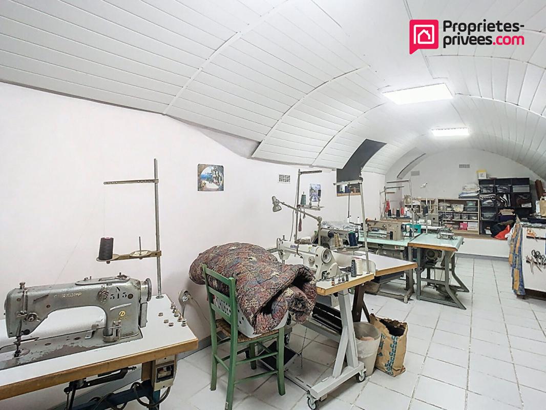 LE VIGAN Local Le Vigan 3 pièce(s) 81 m2 6