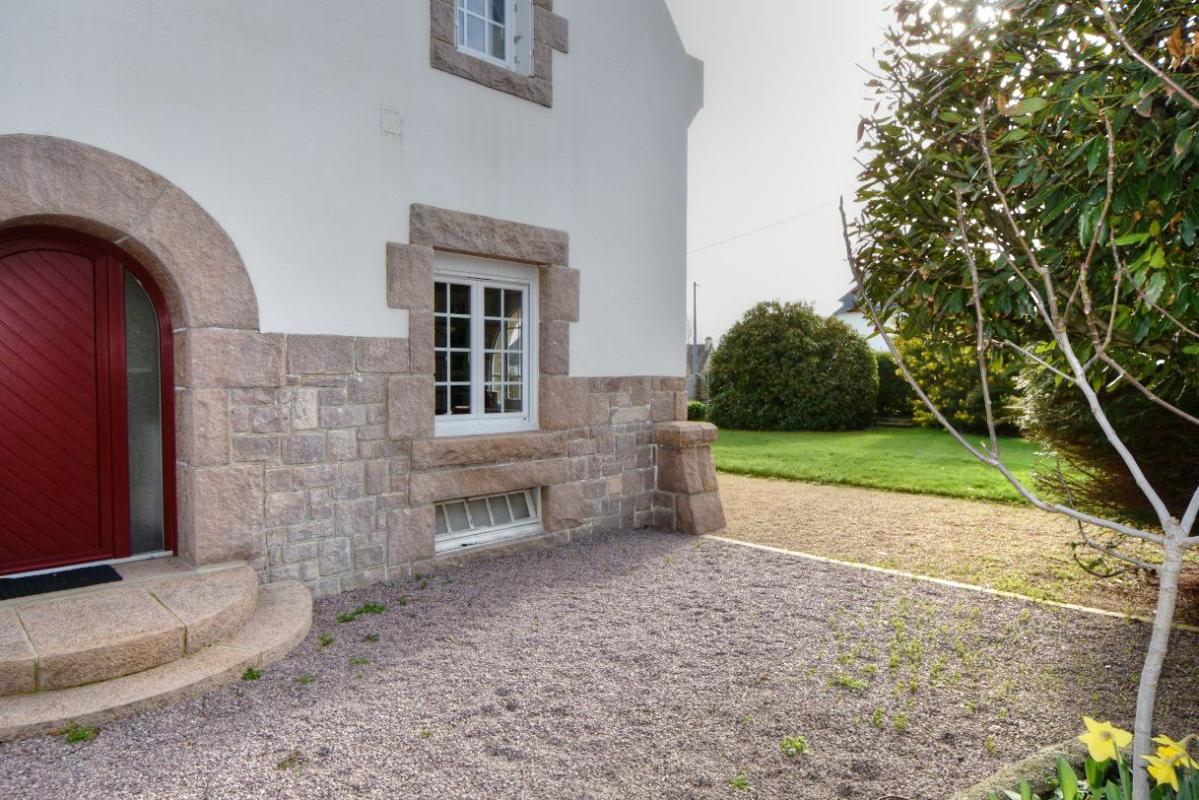 TREGUIER Maison rénovée en centre-ville, proche des commodités 17