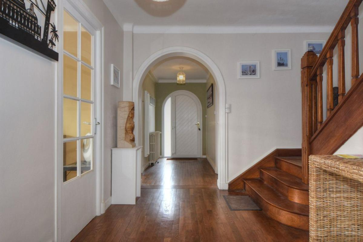 TREGUIER Maison rénovée en centre-ville, proche des commodités 2