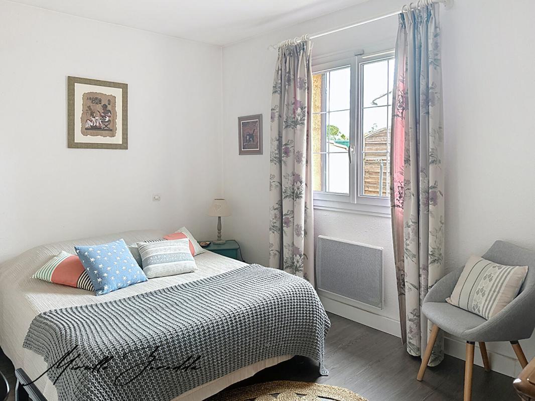 REDESSAN Maison Redessan 5 pièces 3 chambres de101 m² avec piscine terrasse et garage 10