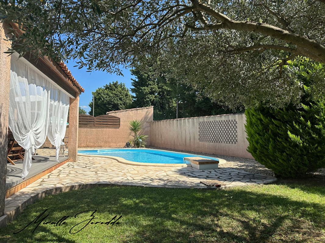 REDESSAN Maison Redessan 5 pièces 3 chambres de101 m² avec piscine terrasse et garage 11