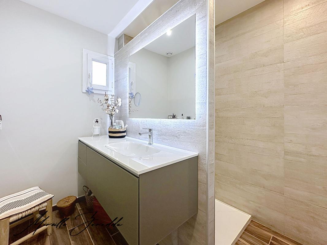 REDESSAN Maison Redessan 5 pièces 3 chambres de101 m² avec piscine terrasse et garage 7