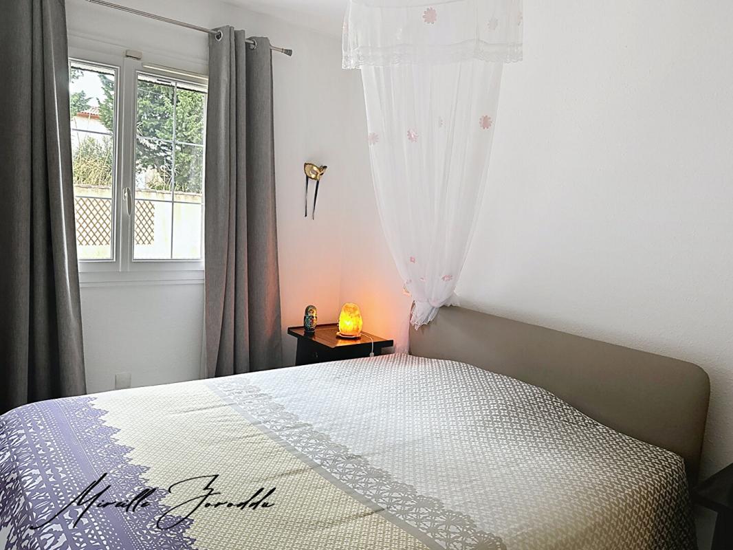 REDESSAN Maison Redessan 5 pièces 3 chambres de101 m² avec piscine terrasse et garage 9