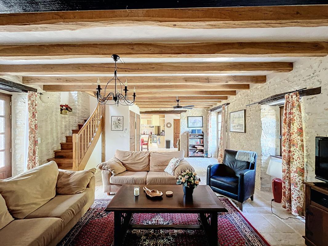 GOURDON Domaine Gourdon avec piscine sur 13.5 hectares de terrain 12