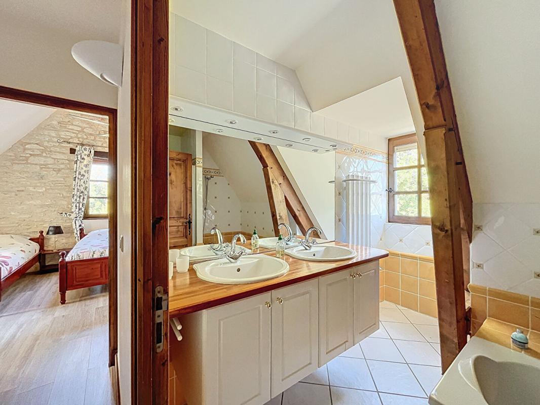 GOURDON Domaine Gourdon avec piscine sur 13.5 hectares de terrain 15