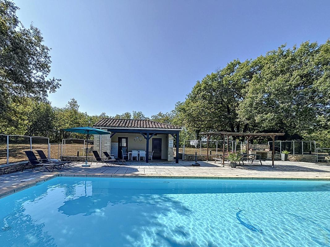 GOURDON Domaine Gourdon avec piscine sur 13.5 hectares de terrain 17