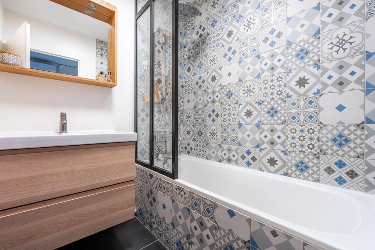 LYON-7E-ARRONDISSEMENT Proche quai du Rhône. T3 avec balcon et staitionnement 7