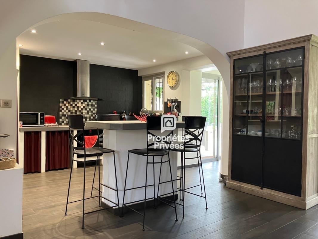 SAINT-REMY-L'HONORE Belle et confortable maison 6