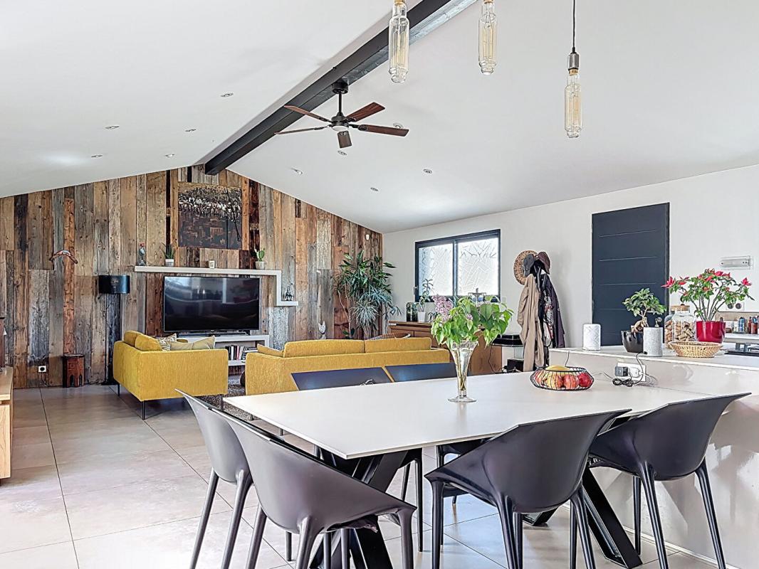 SAINT-SAUVEUR-D'AUNIS Villa contemporaine 155 m² -Prestations haut de gamme - 4 chambres - Piscine 11