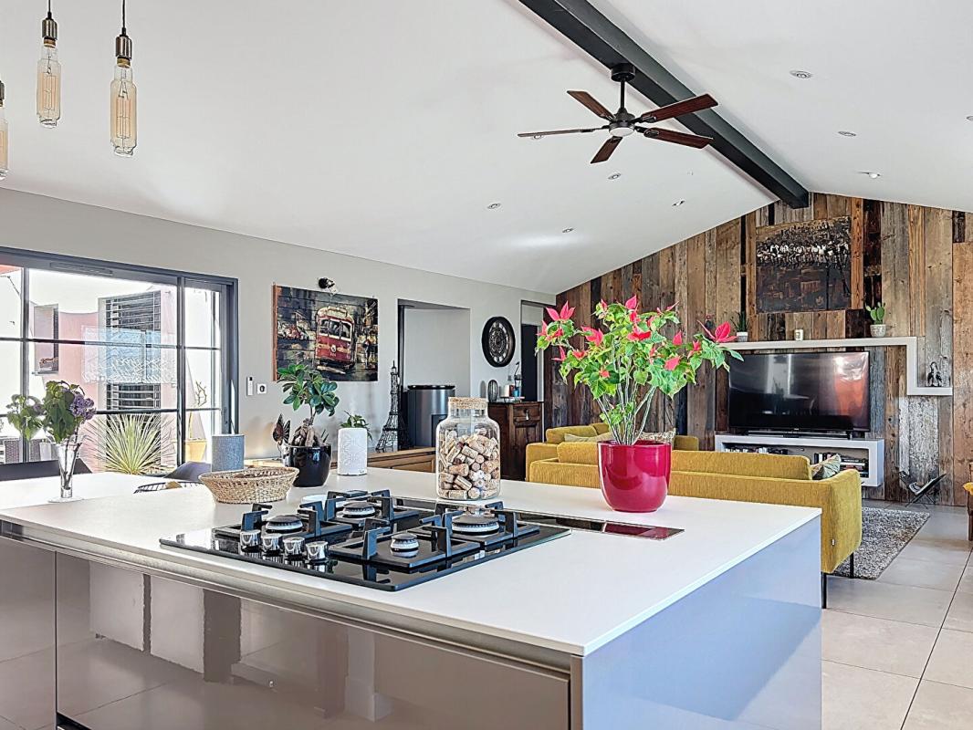 SAINT-SAUVEUR-D'AUNIS Villa contemporaine 155 m² -Prestations haut de gamme - 4 chambres - Piscine 4