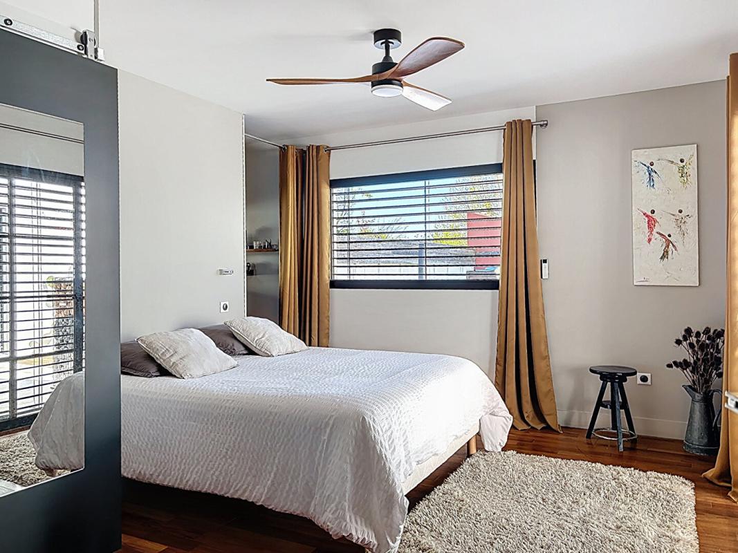 SAINT-SAUVEUR-D'AUNIS Villa contemporaine 155 m² -Prestations haut de gamme - 4 chambres - Piscine 8