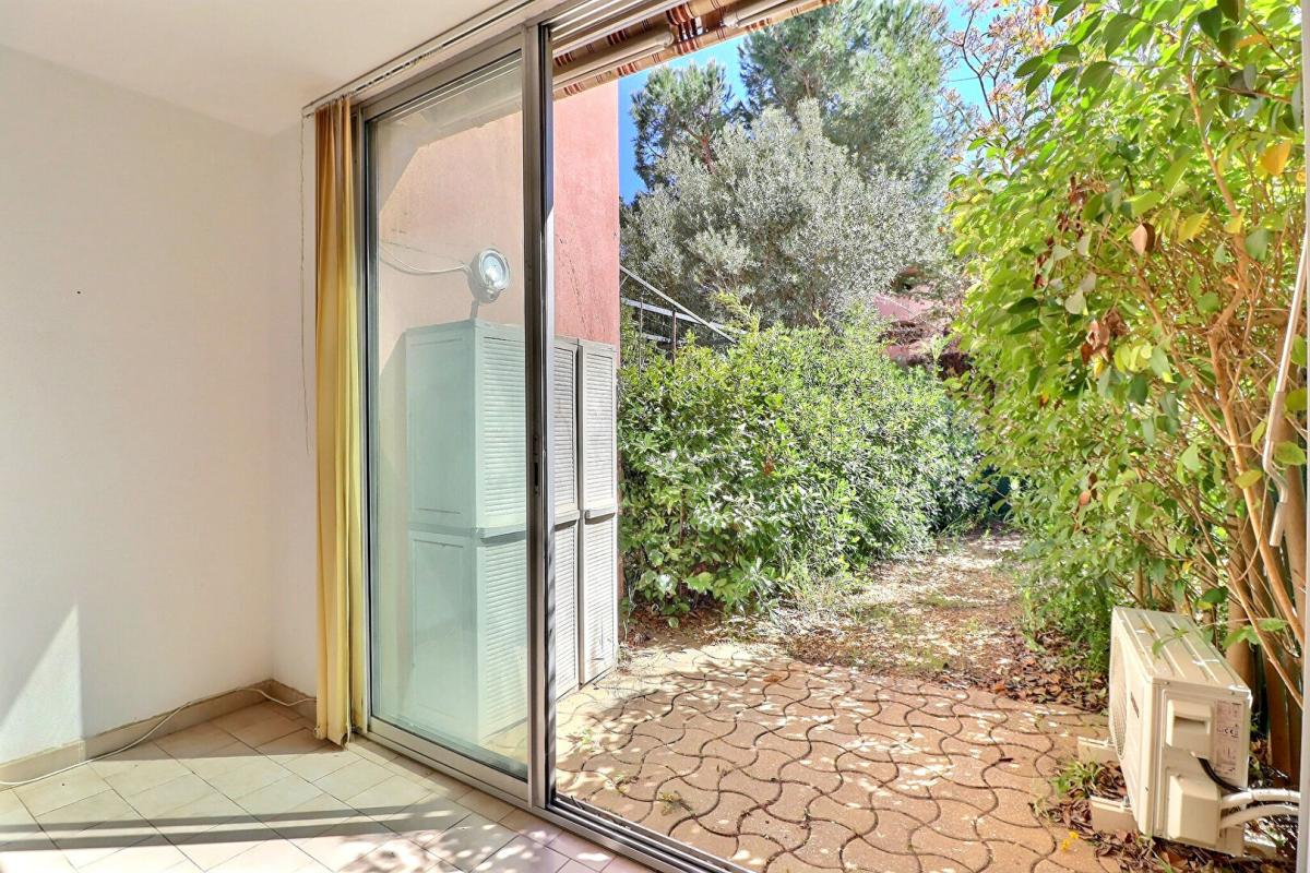 SANARY-SUR-MER Appartement Sanary Sur Mer 2 pièce(s) 37 m2 6