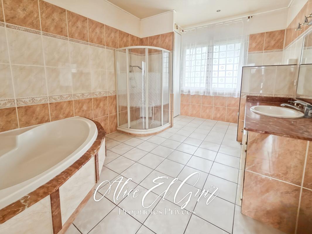 CARCASSONNE Maison Carcassonne 6 pièce(s) 210 m2 sur 1964 m² 11